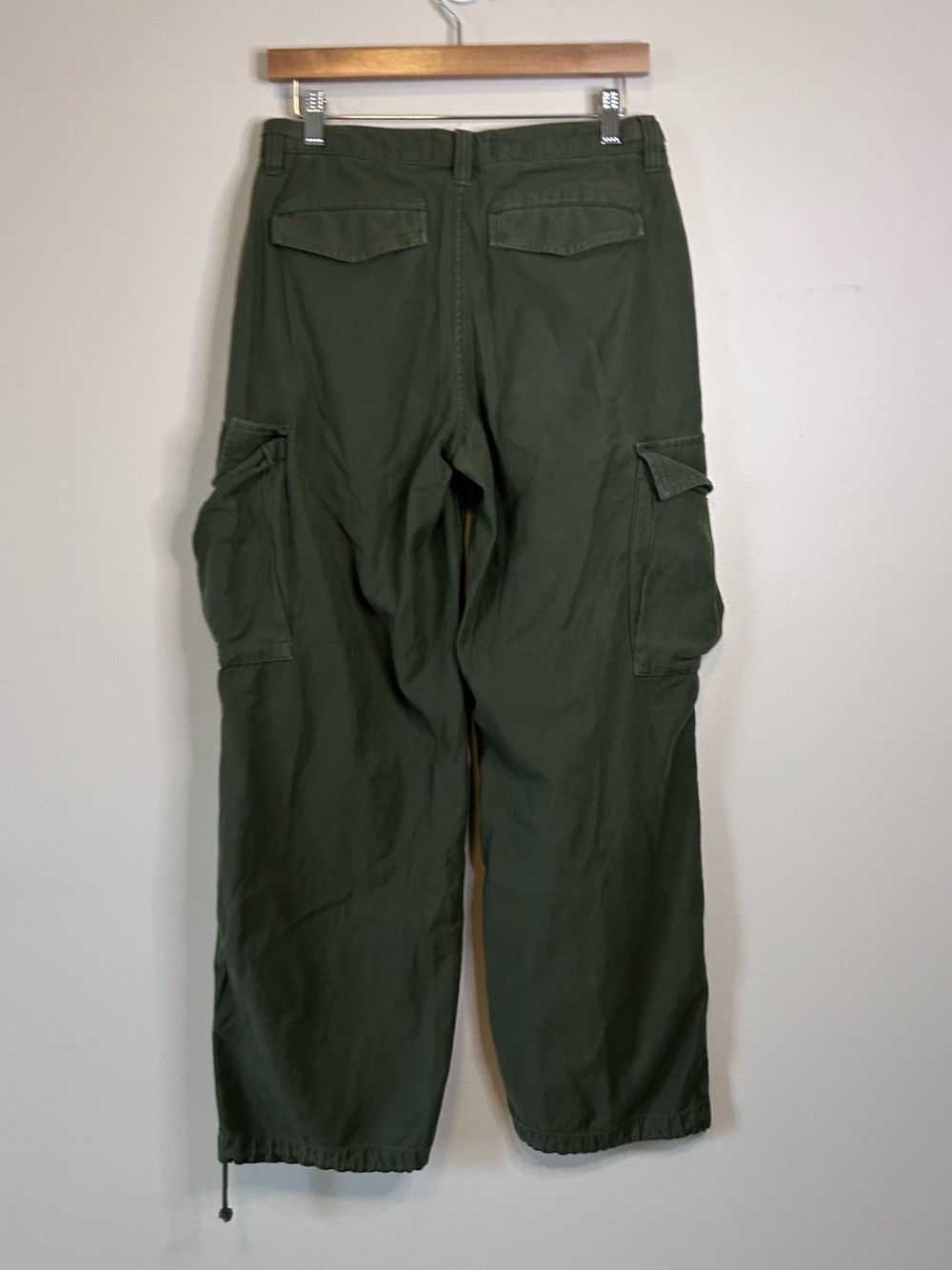 Aritzia TNA Army Green Supply Cotton Cargo Pockets Pants Size 4 - Picture 7 of 8